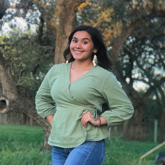 Meet your Posher, Haley - Picture 1 of 2